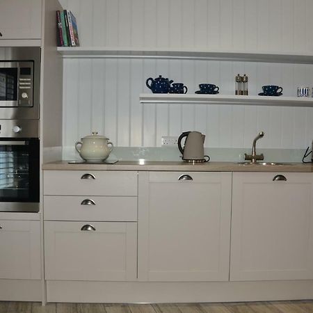 Sunny Corner Apartment Маусхол Екстериор снимка